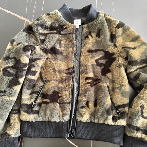 PEYTON JENSEN Green Black Camouflage Faux Fur Fuzzy Sherpa Bomber Jacket Small - Picture 2 of 6